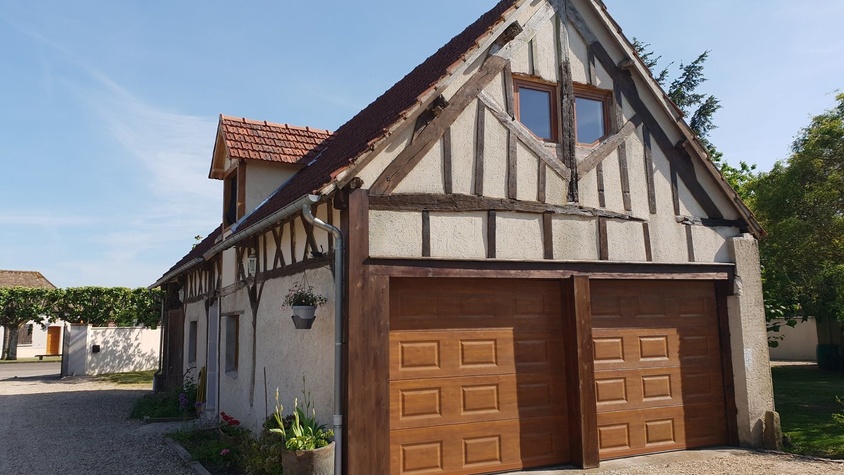 Installation d'une dépendance avec fenêtres et 2 portes de garage motorisées